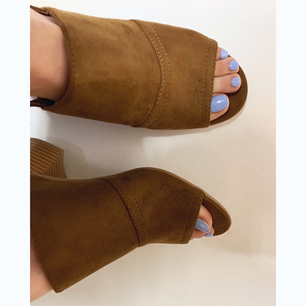 Camel colored sling back heel sandal. 1 LEFT!!! - Picture 7 of 8